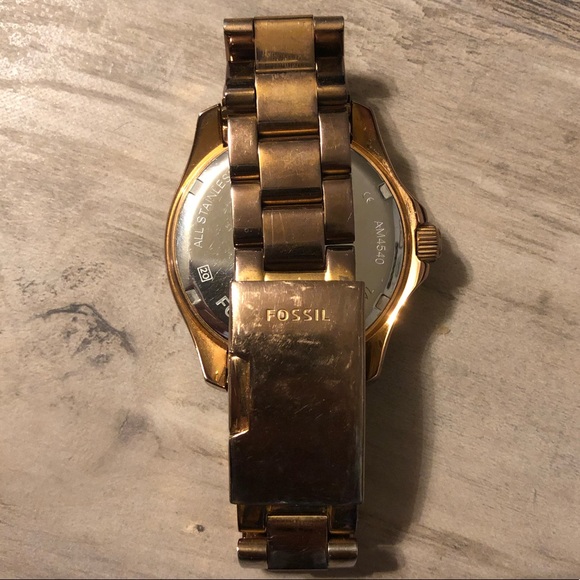 Women’s Fossil Rose Gold Watch🌹 - Picture 4 of 5